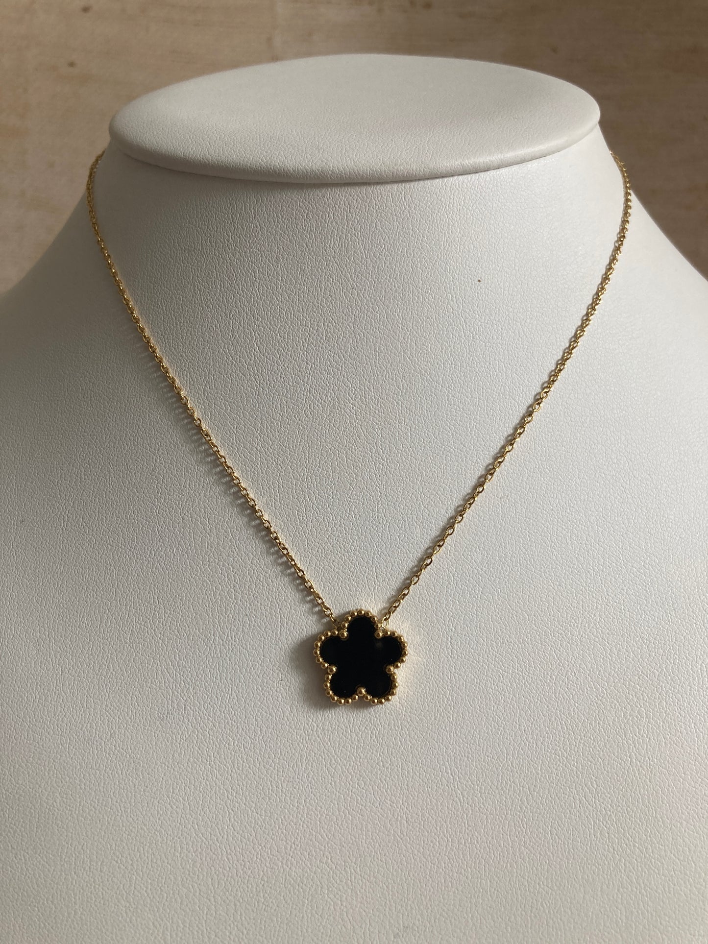 Five Leaf Black Single Clover Necklace (ST864)