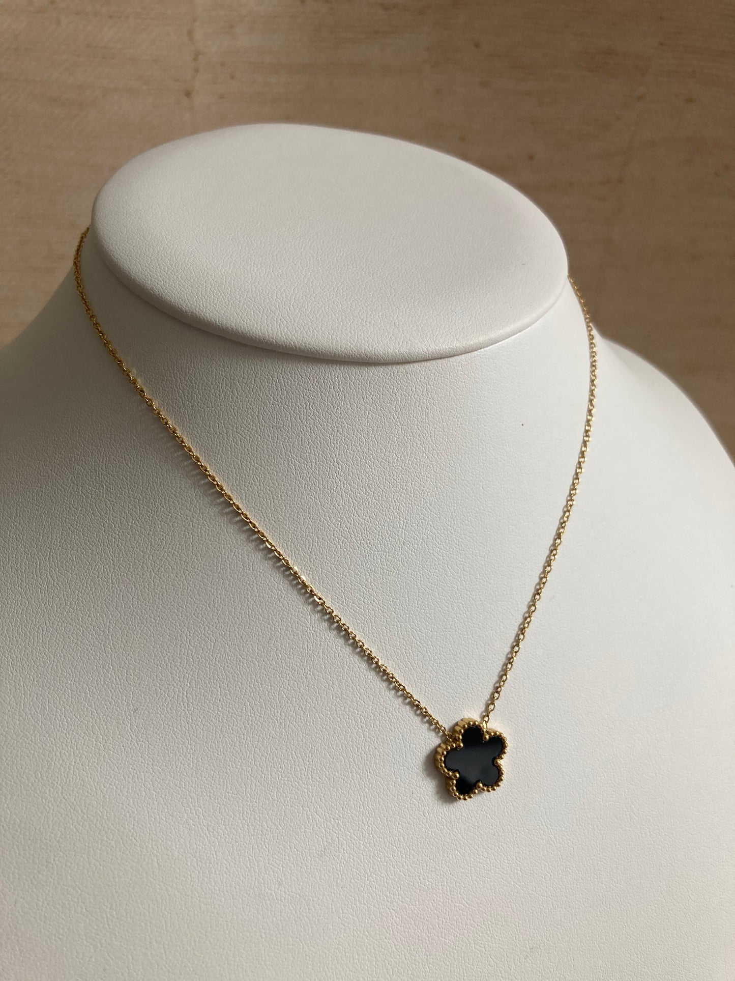 Five Leaf Black Single Clover Necklace (ST864)