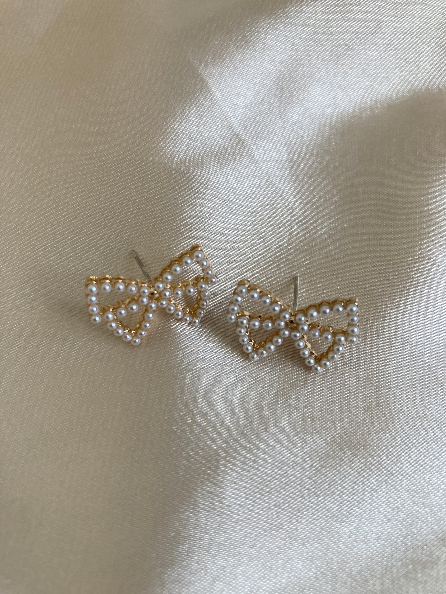 Bow Knot Pearl Stud Earrings (ST877)