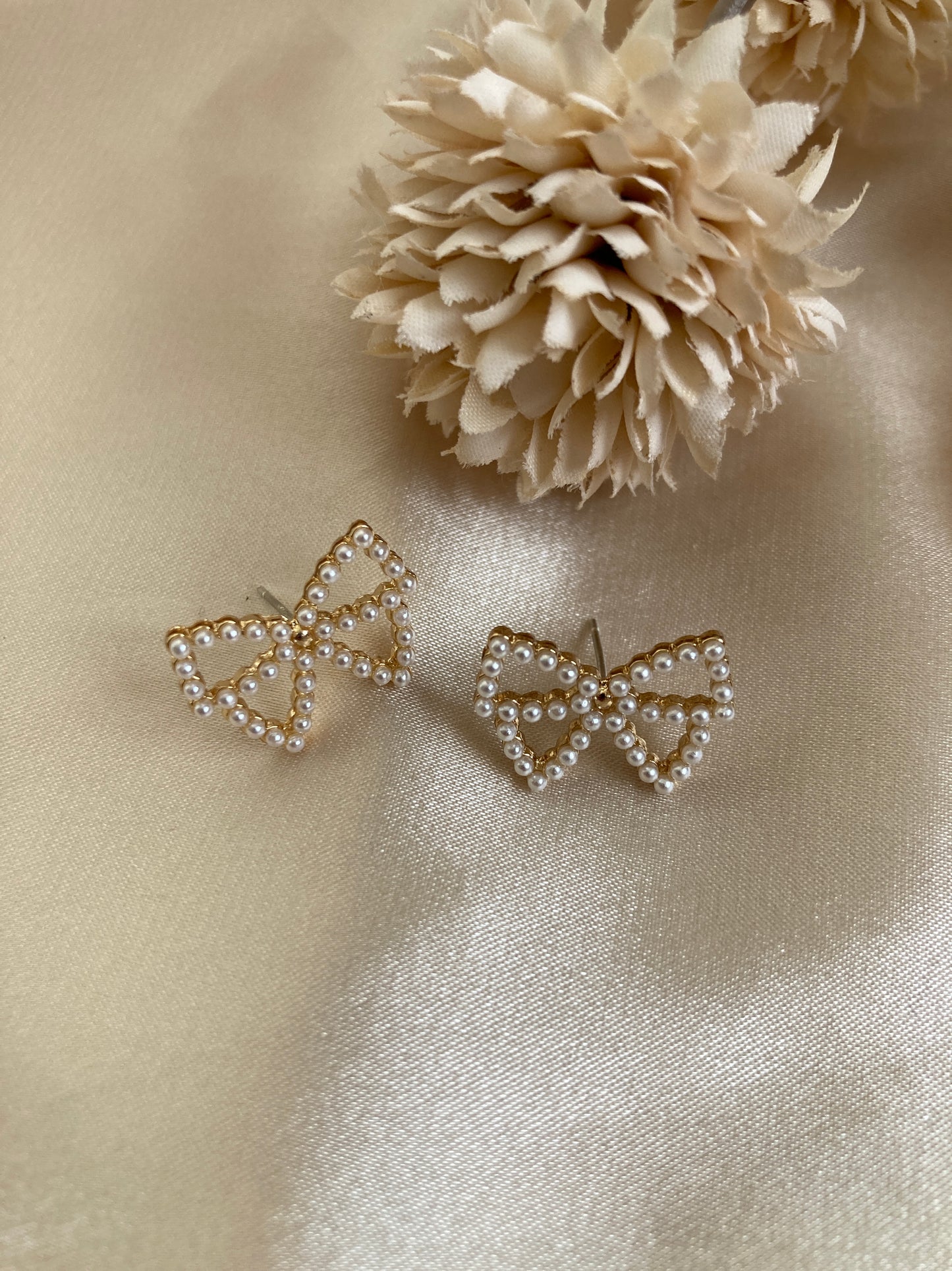 Bow Knot Pearl Stud Earrings (ST877)