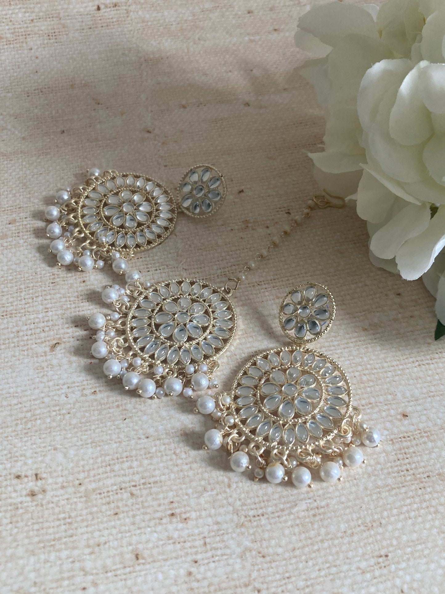 White Gold Plated Kundan Pearl Earrings And Tikka Set (ST891)