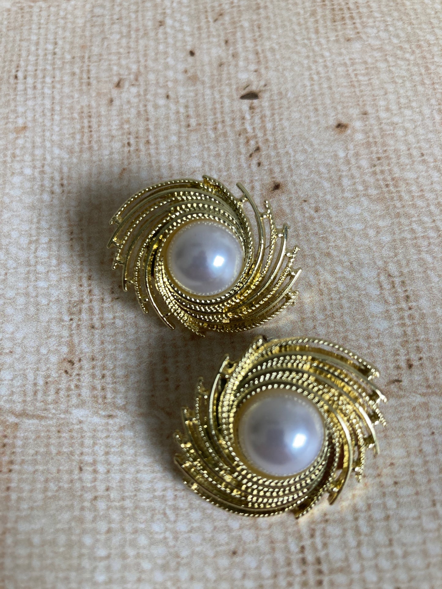 Gold Sunburst Pearl Stud Earrings (ST905)