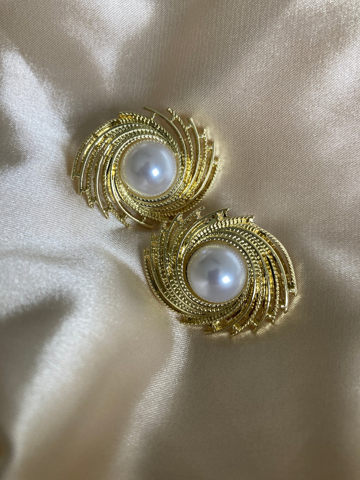 Gold Sunburst Pearl Stud Earrings (ST905)