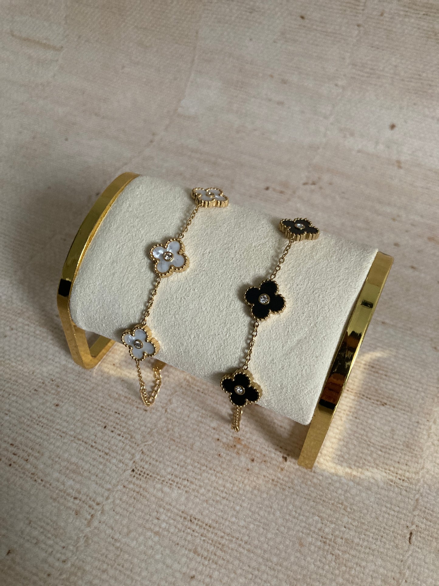 Black 18K Gold Plated Clover Flower Bracelet (ST922)
