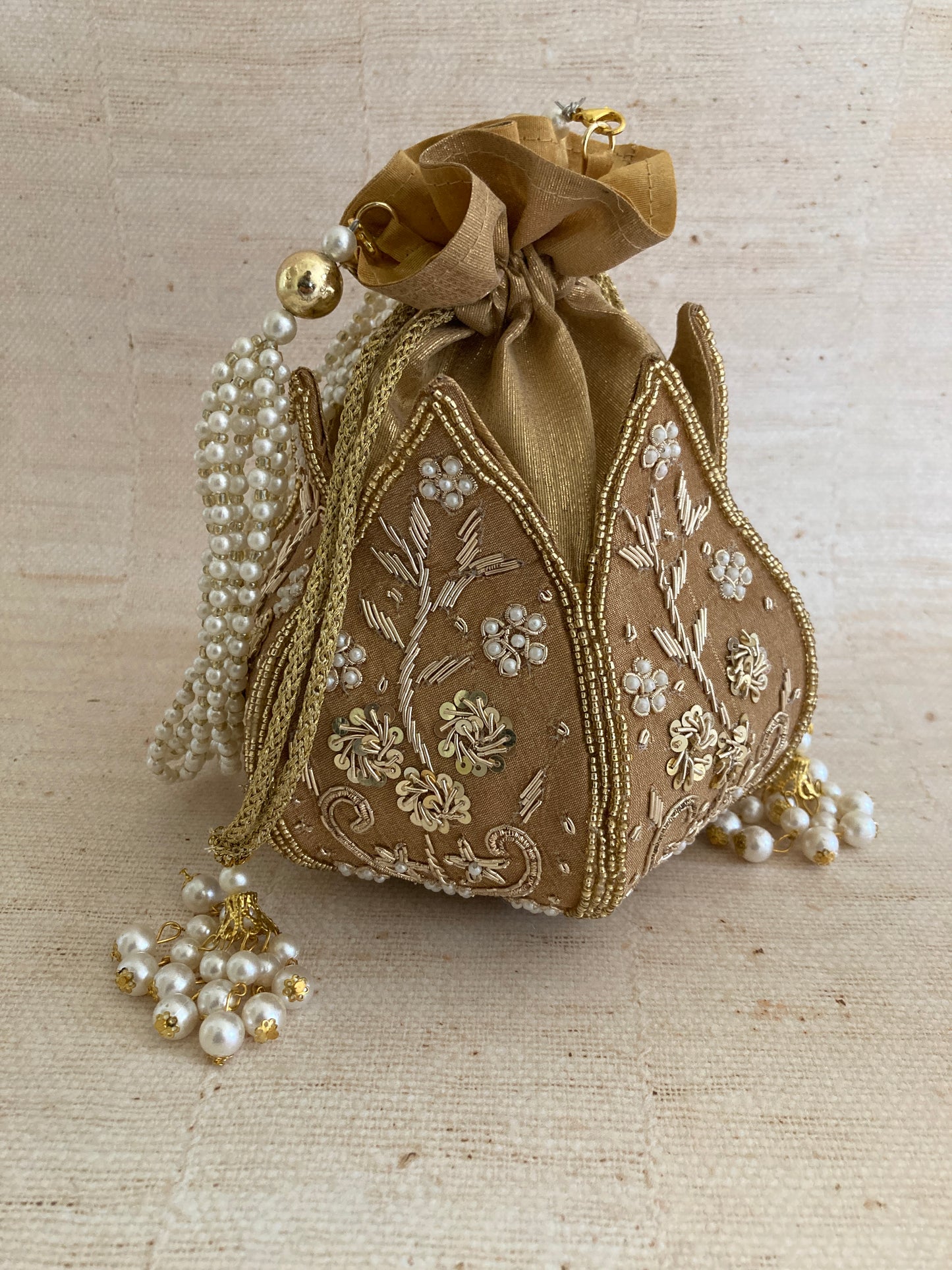 Seerut (Potli Bag) (Gold) (ST270)
