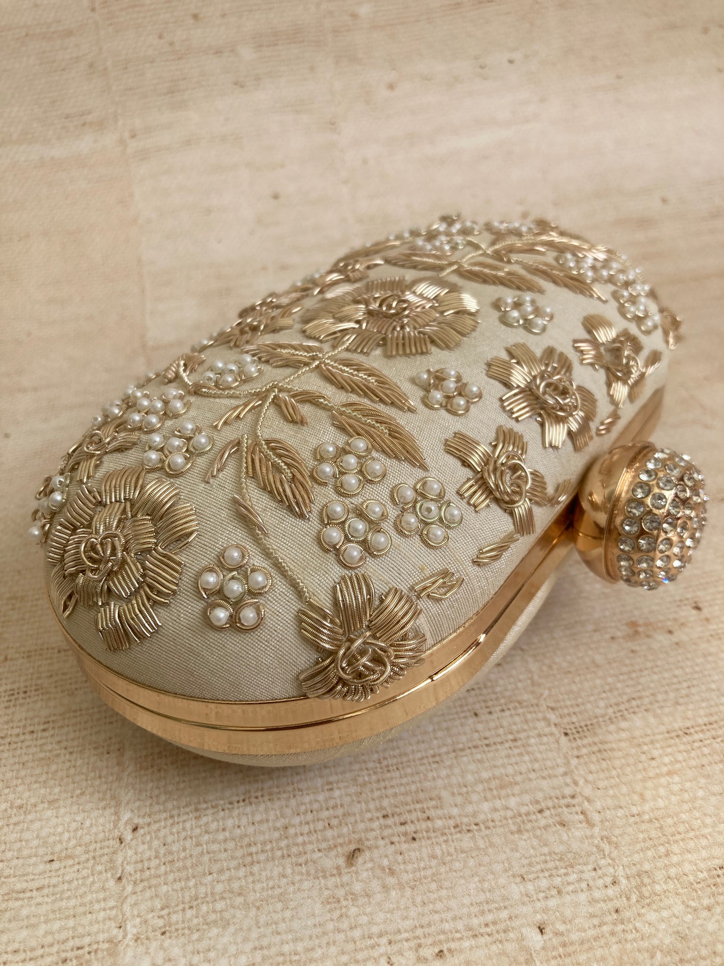 Lucia Oval Cream Clutch (ST902)