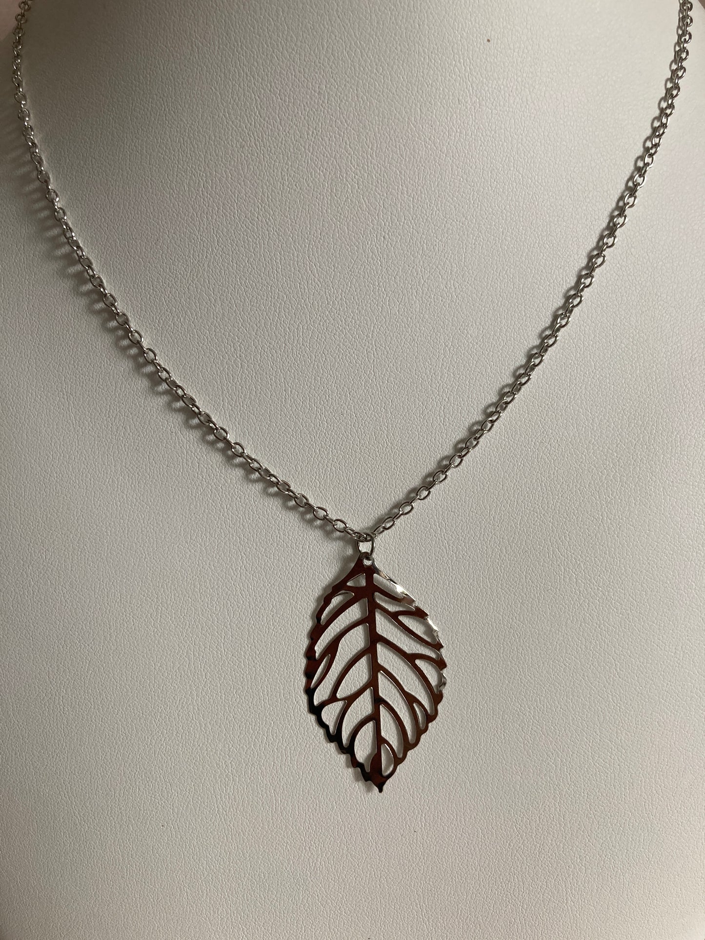 Hollow Single Leaf Necklace (ST202) (Silver)
