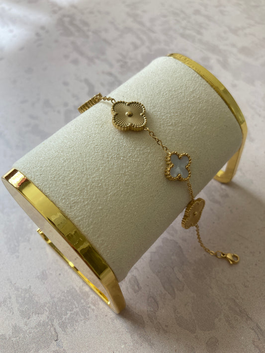 Gold And White Clover Bracelet (ST769)