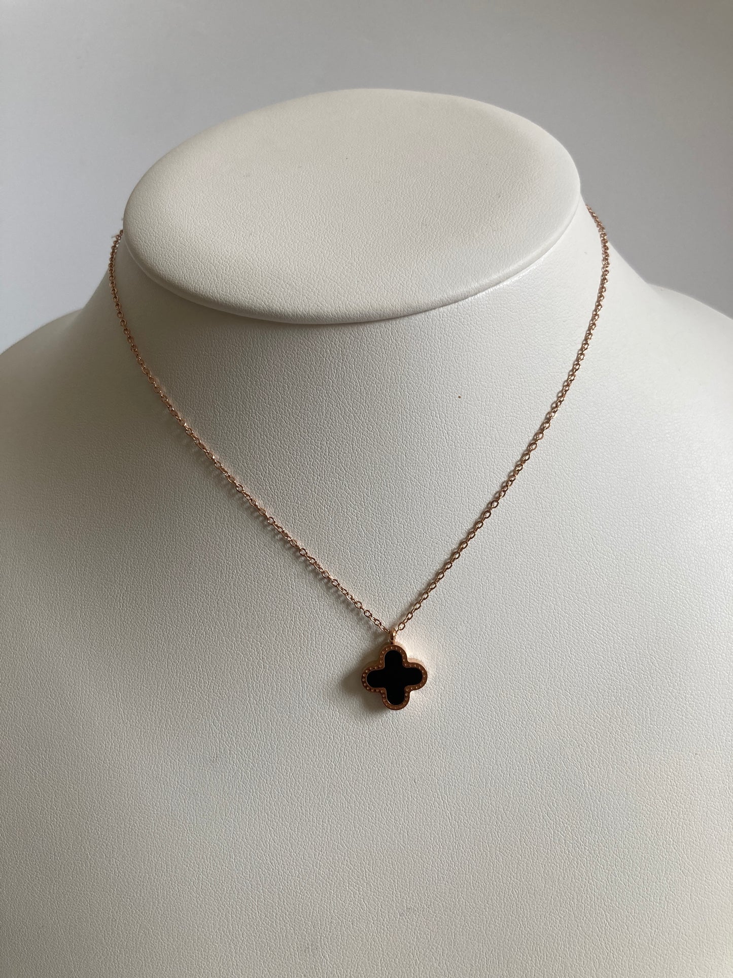 Black And White Double Sided Clover Necklace (ST770)