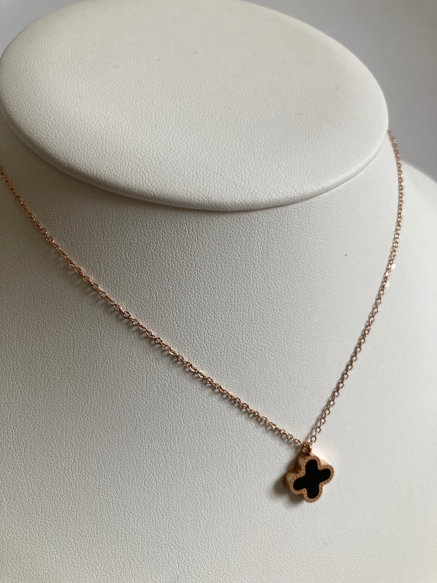 Black And White Double Sided Clover Necklace (ST770)