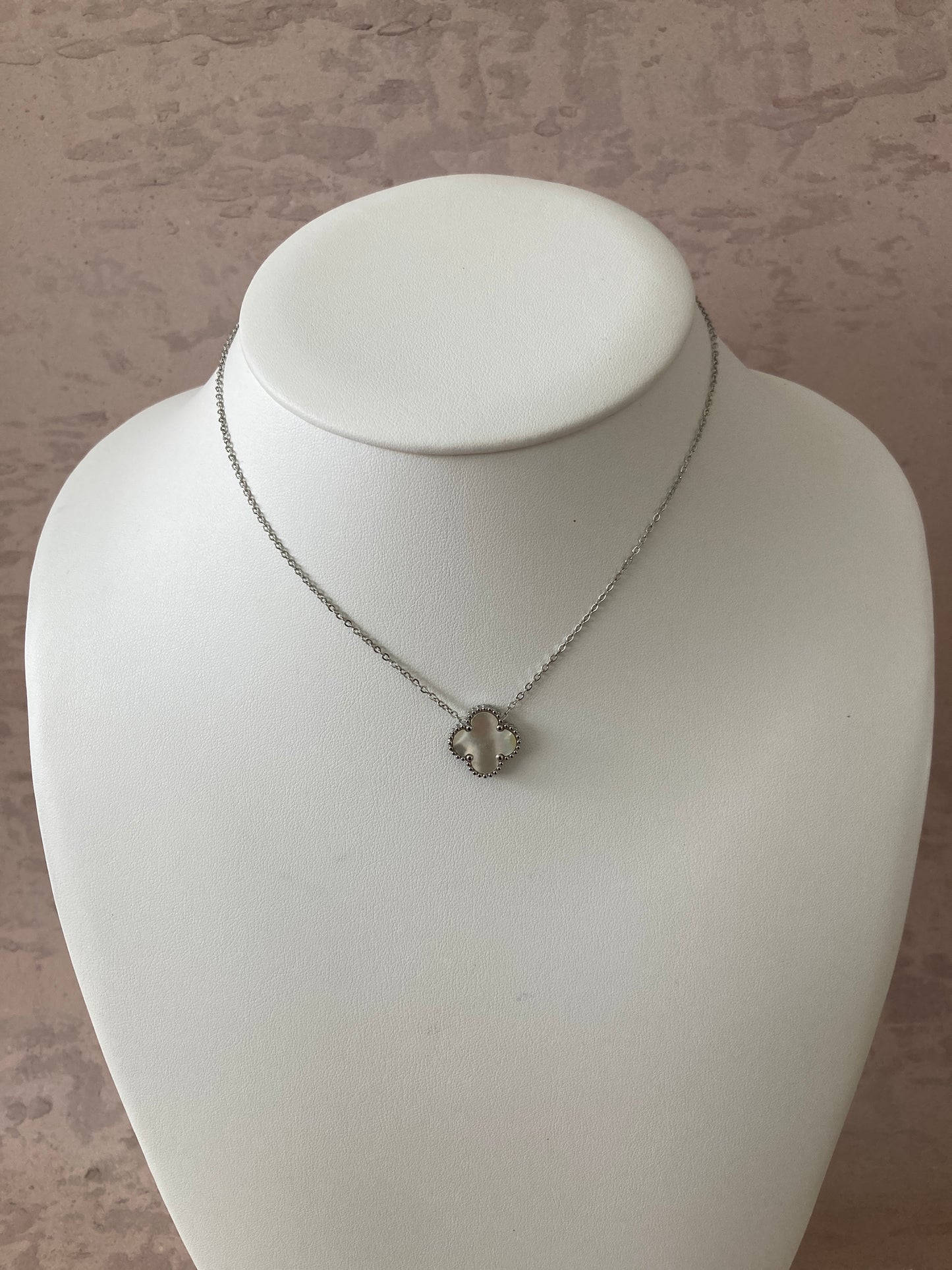 White Silver Single Clover Necklace (ST794)