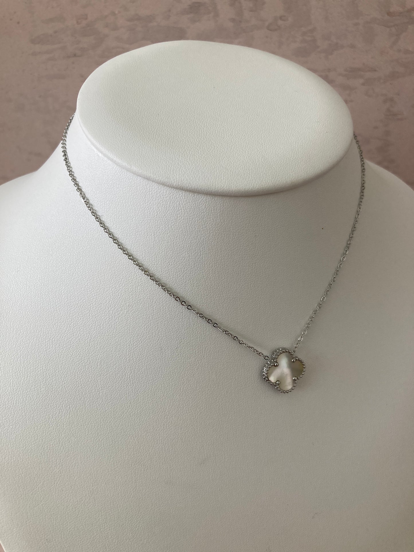 White Silver Single Clover Necklace (ST794)