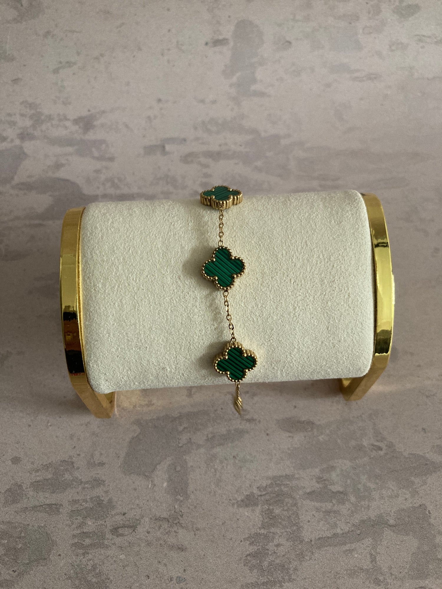 Van cleef alhambra hot sale green bracelet