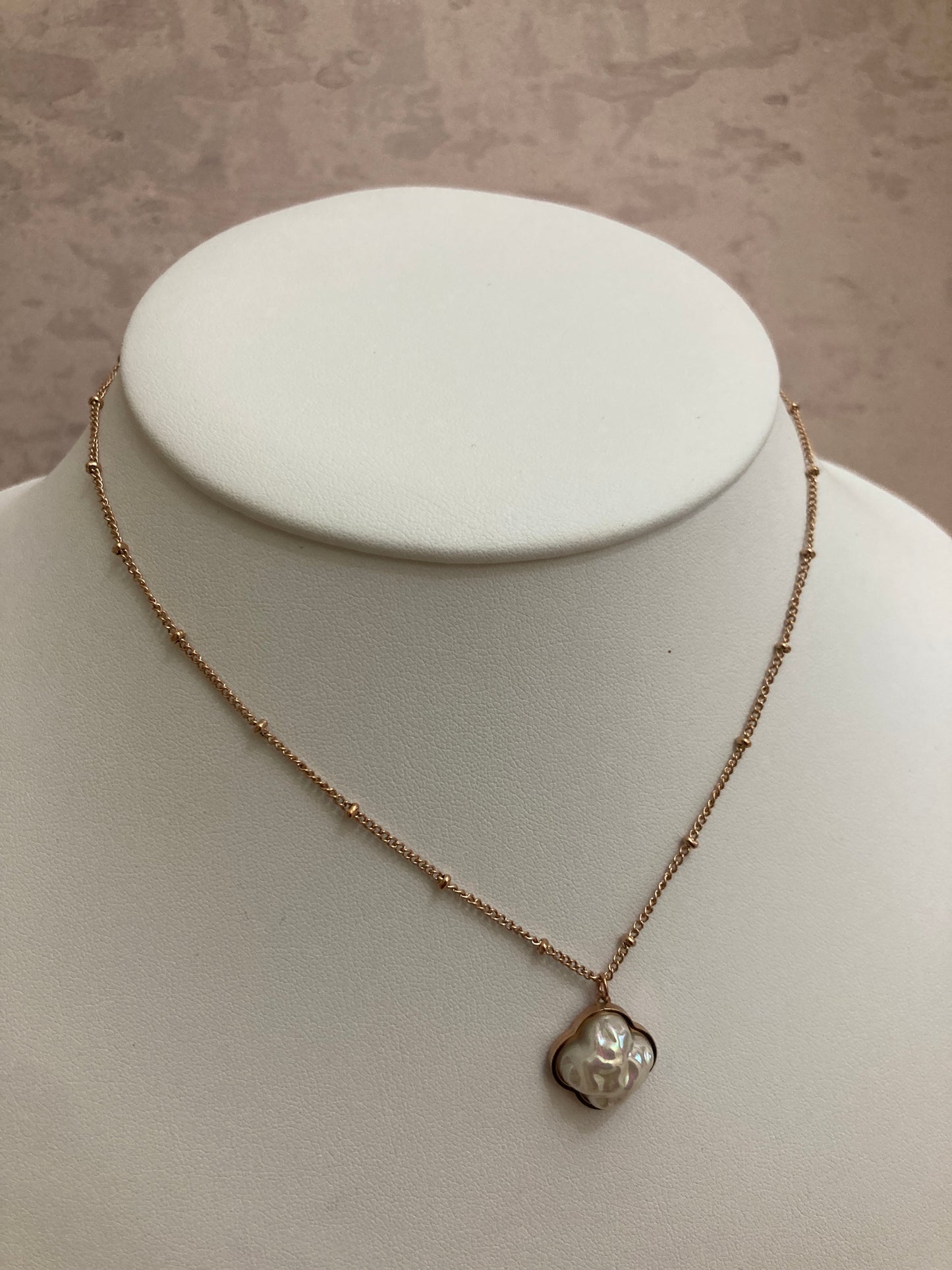 Rose Gold Pearl Clover Necklace (ST816)